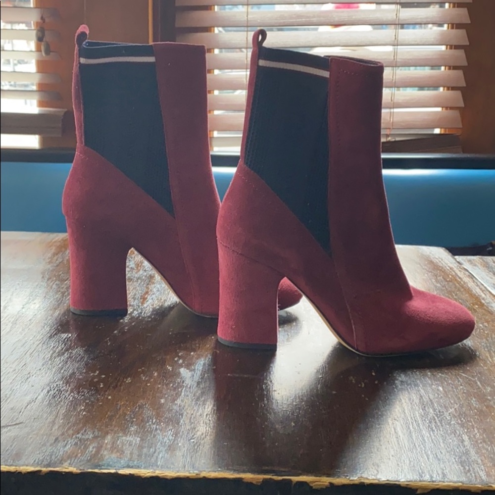 Etienne Aigner bootie burgundy suede boots